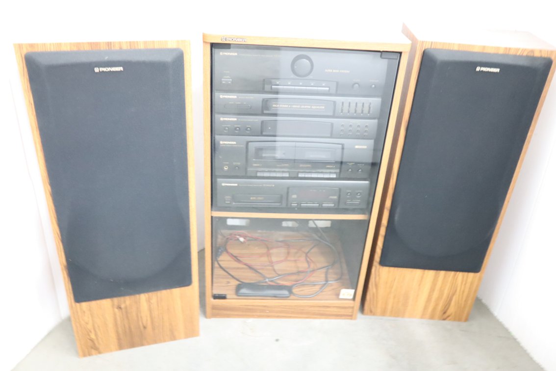 Pioneer Stereo System With Speakers