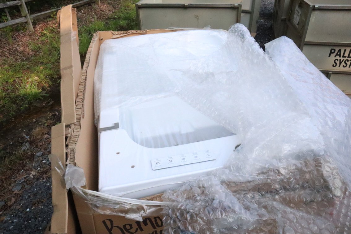 San Spa Walk In Tub With Jets, New In Box