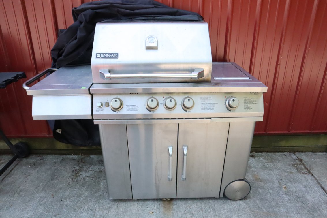 Jenn-Air Stainless Steel Gas Grill With Cover