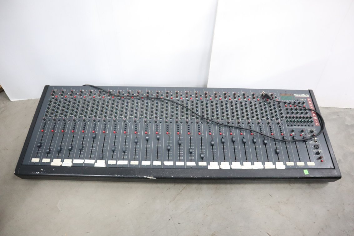 Soundtech S824 Mixer
