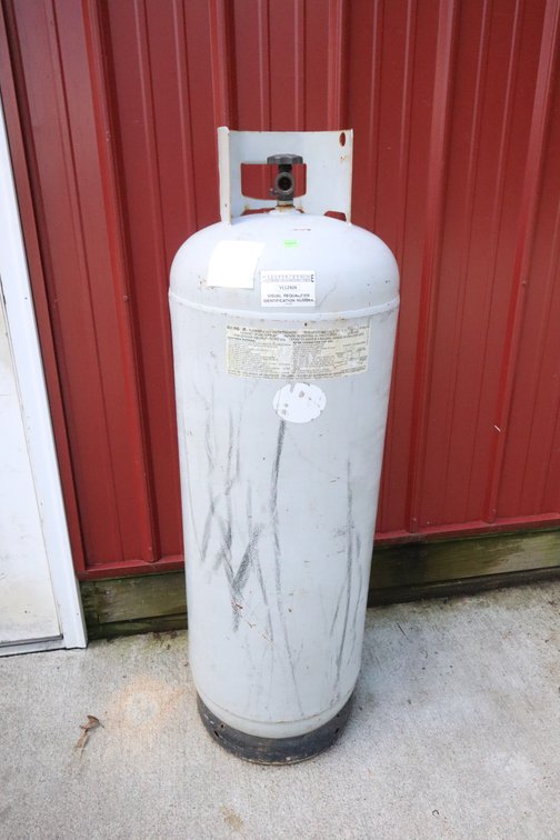 100 Lb Propane Tank, (Appears To Be Full)