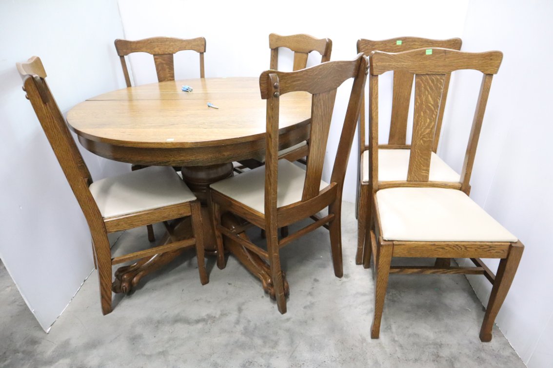 Vintage Dining Table and 6 Padded Chairs, Table Top Needs Fastened To Pedestal, Screws Included