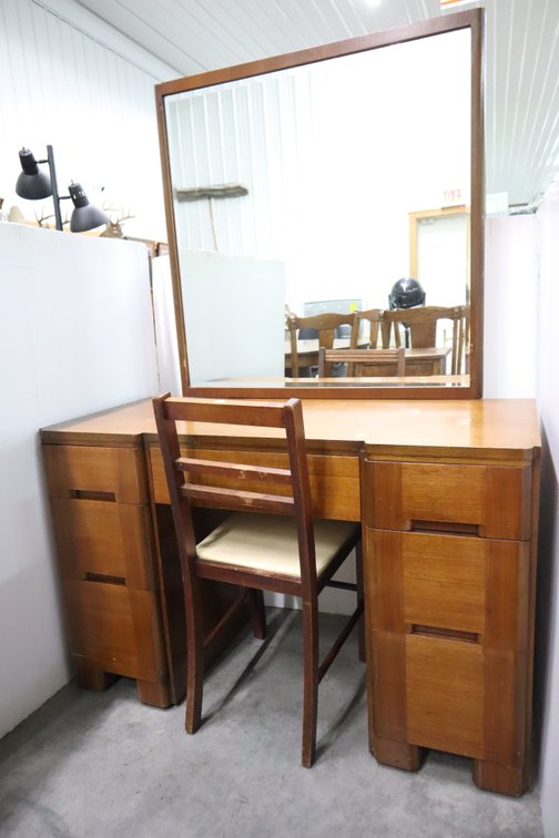 Mirrored Vanity Desk With Chair