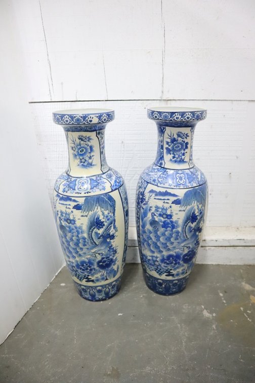 Pair of Porcelain Asian Vases Es