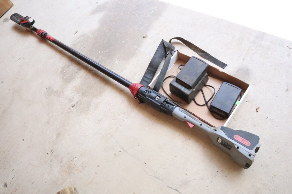 Oregon 40 Volt String Trimmer With Batteries and Charger