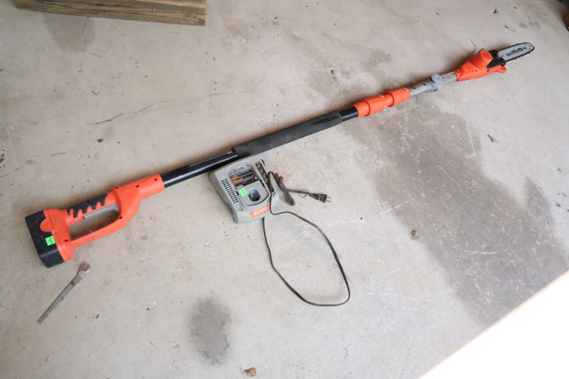 Black & Decker Cordless Chainsaw Pole Saw With Battery and A Charger