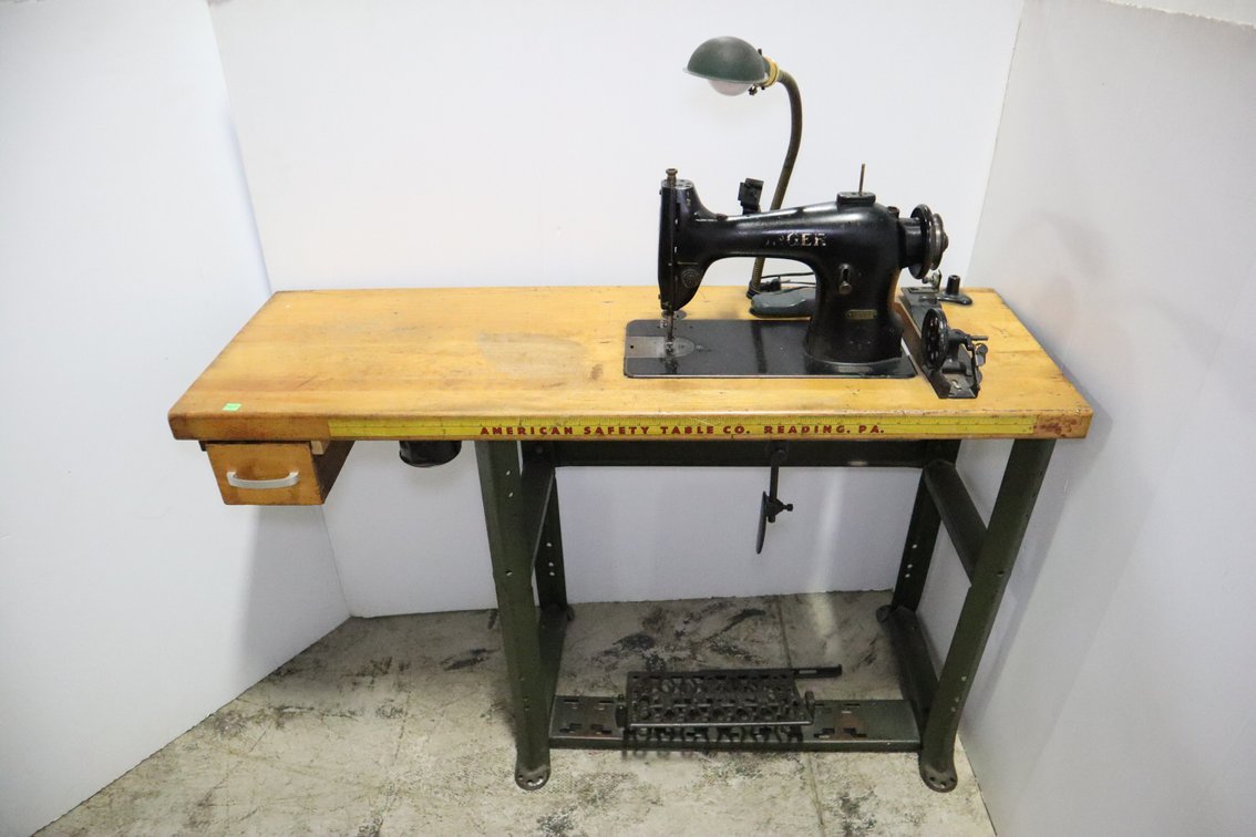Antique Singer Sewing Machine With Table