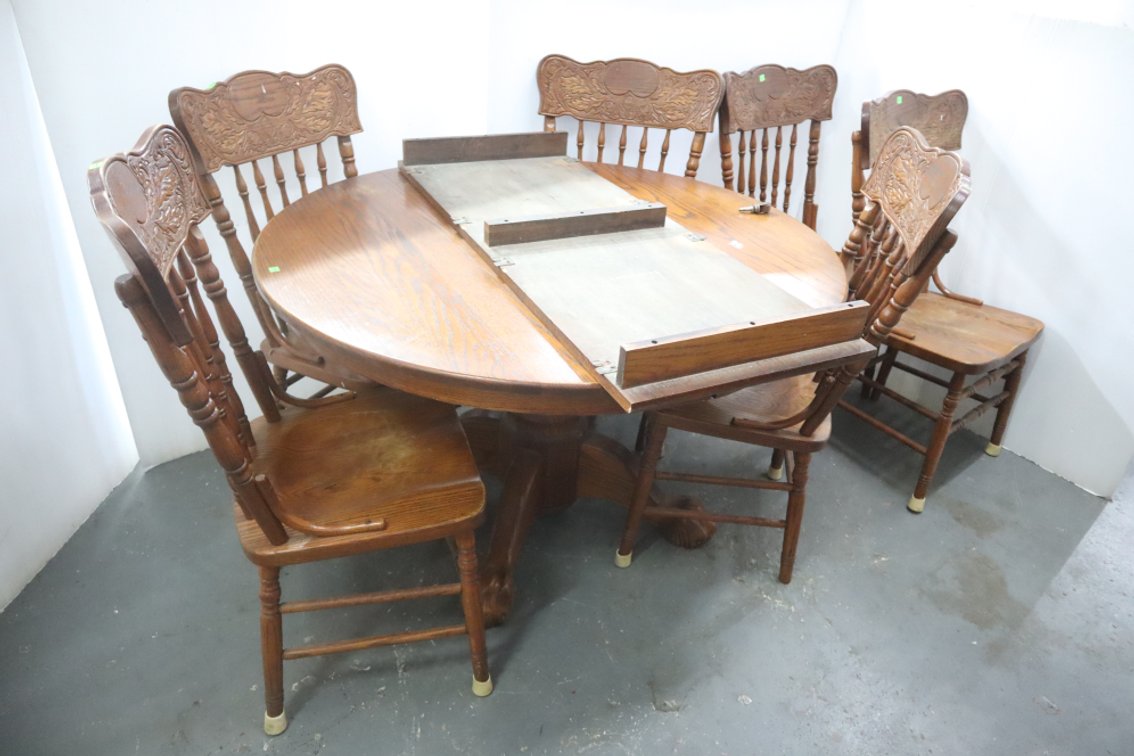 Oak Dining Table With Extension Leaf and 6 Chairs