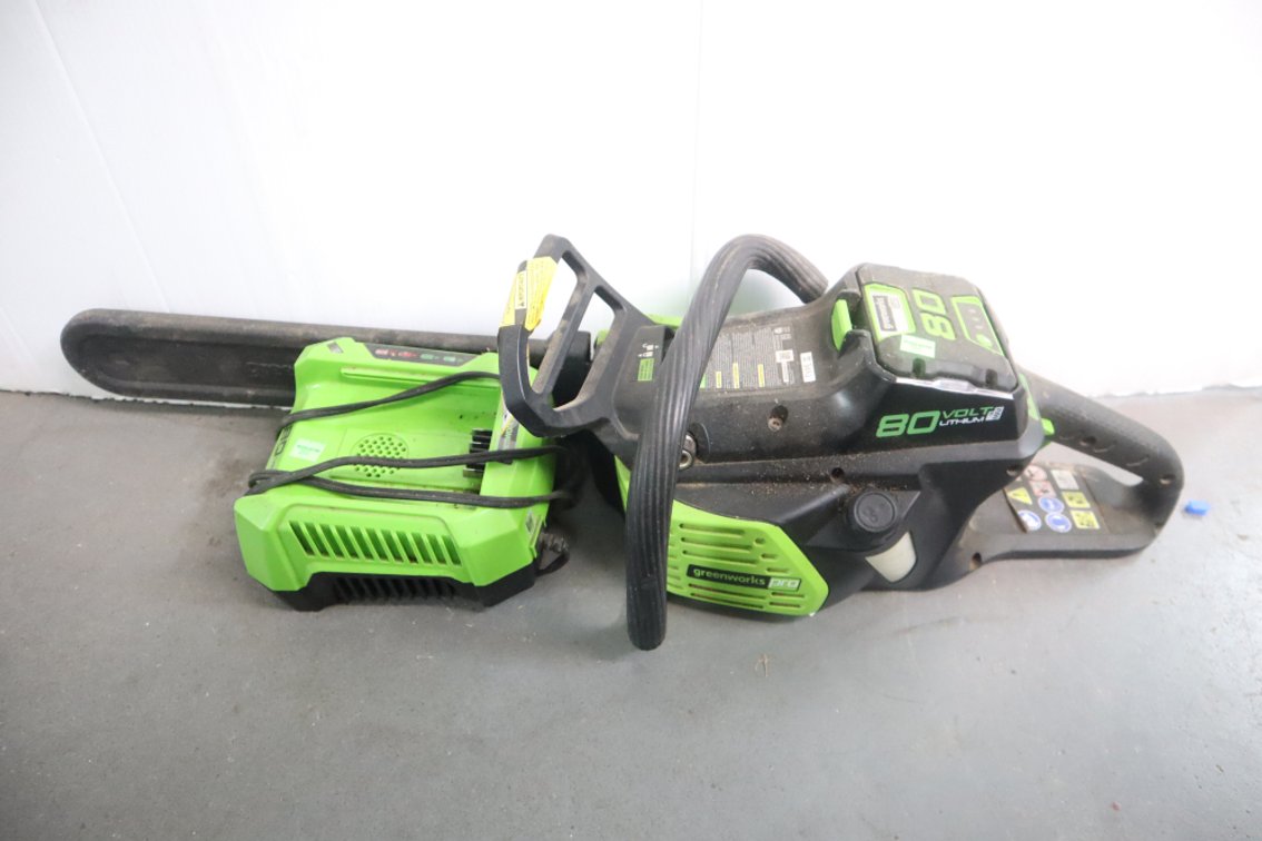 Greenworks 80 Volt Chainsaw With Battery and Charger