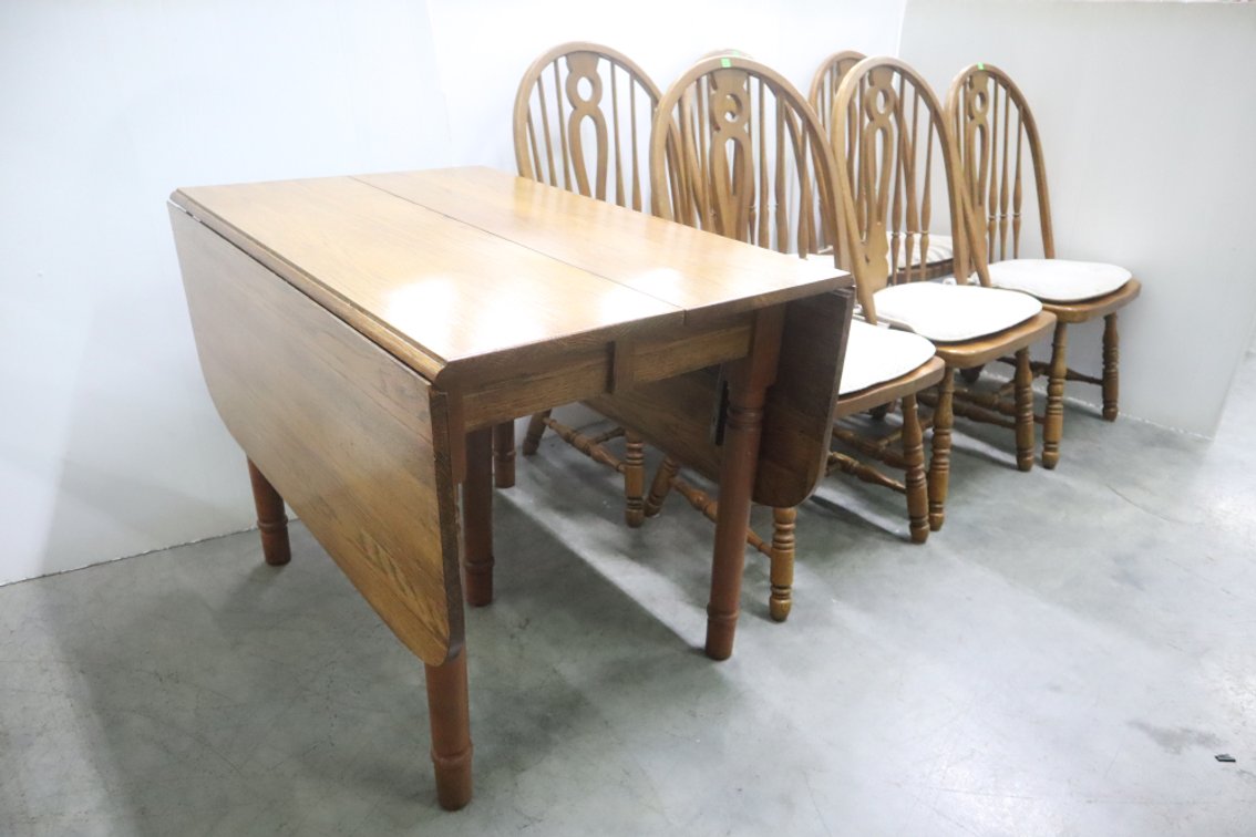 Oak Drop Leaf Table With 4 extension leaves and 6 Chairs 