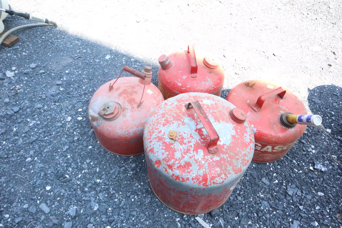 4 Metal Gas Cans