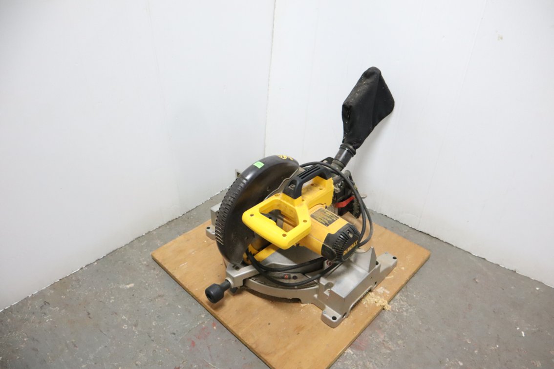 Dewalt 10-In Compound Miter Saw