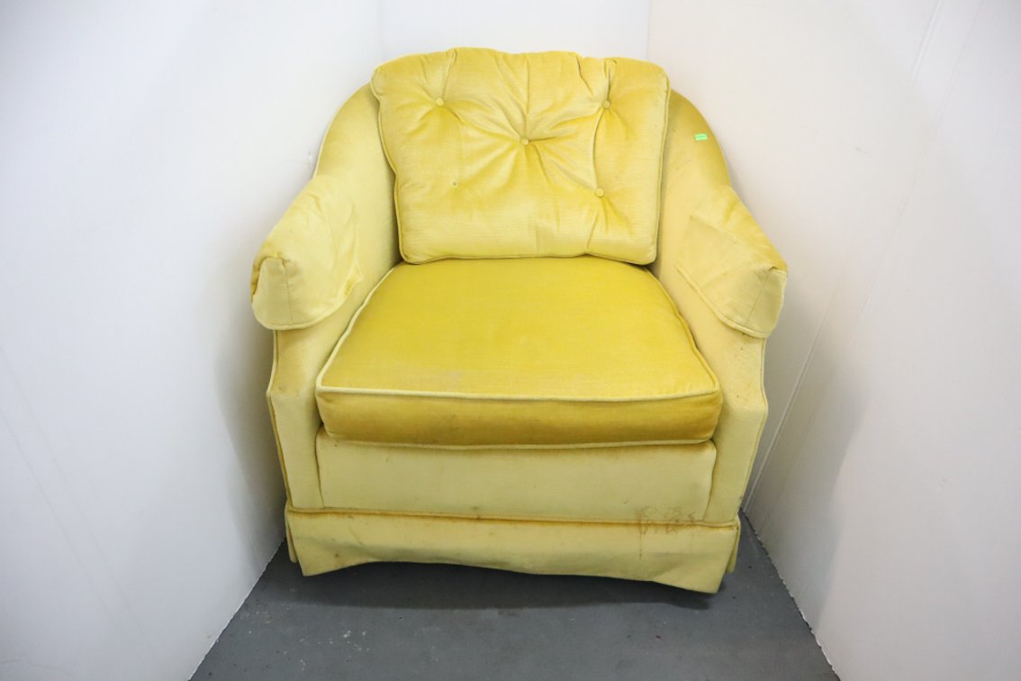 Kindel Swivel Chair On Casters