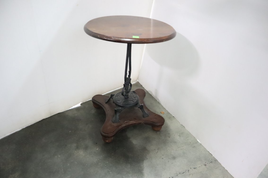Round Stand