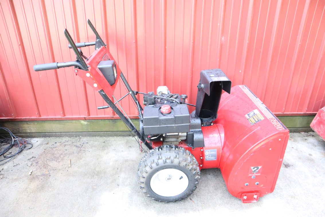 MTD 10/28 Snowblower