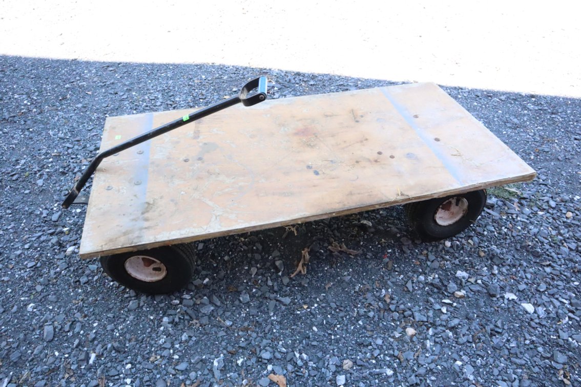 Utility Wagon With Pneumatic Tires