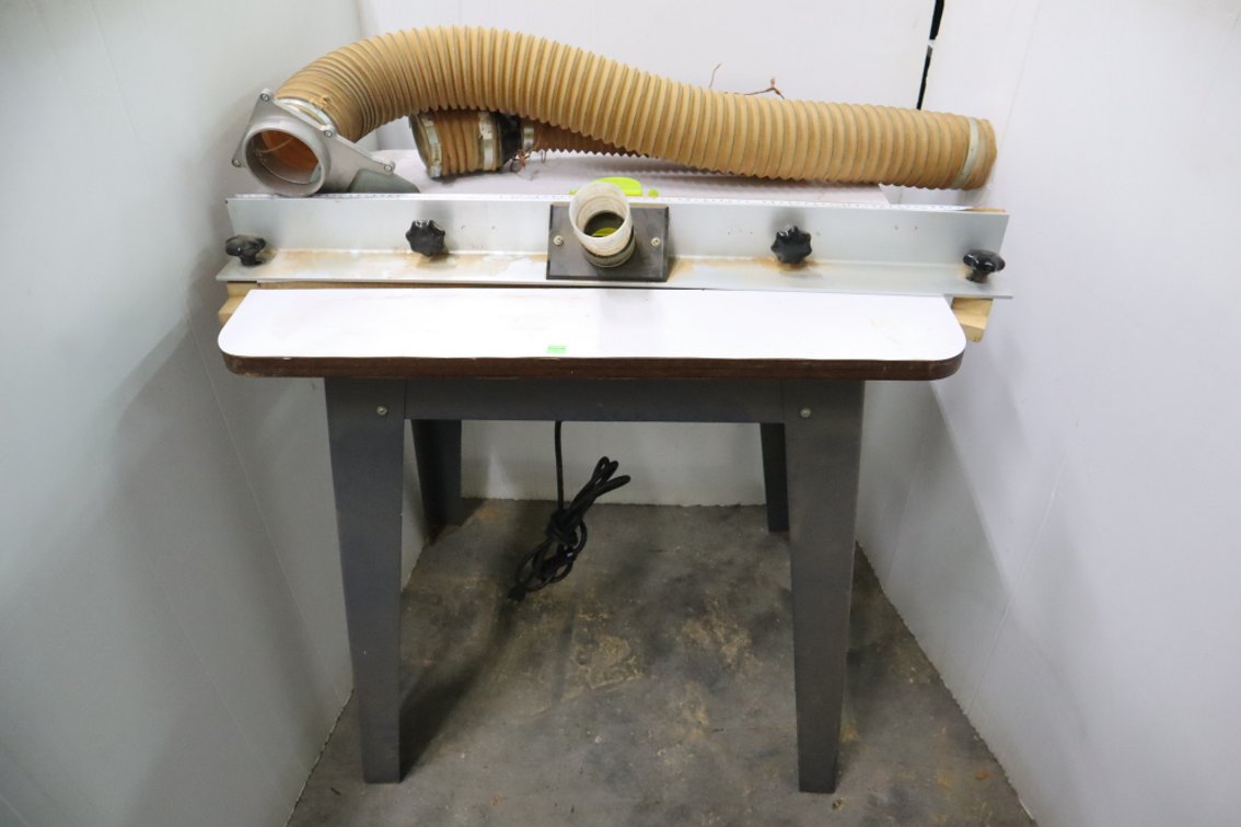 Router Table With Hitachi Router
