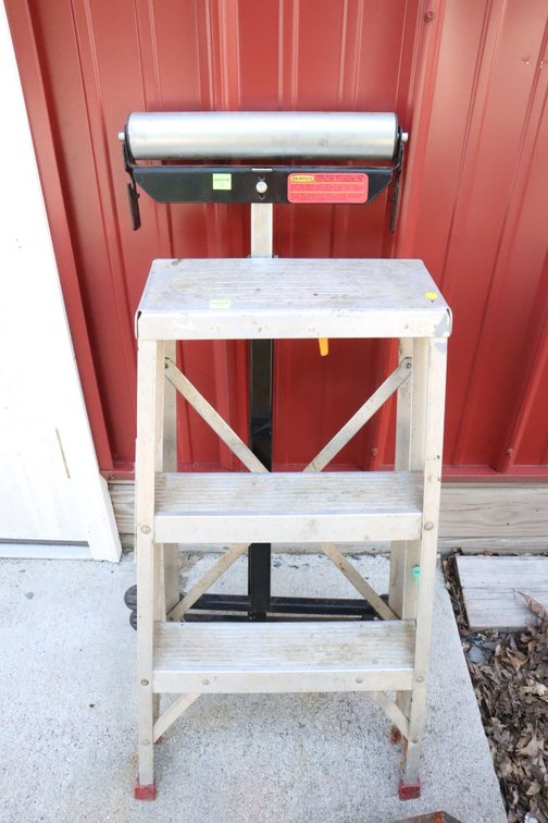 2 Ft Step Ladder and Roller Stand