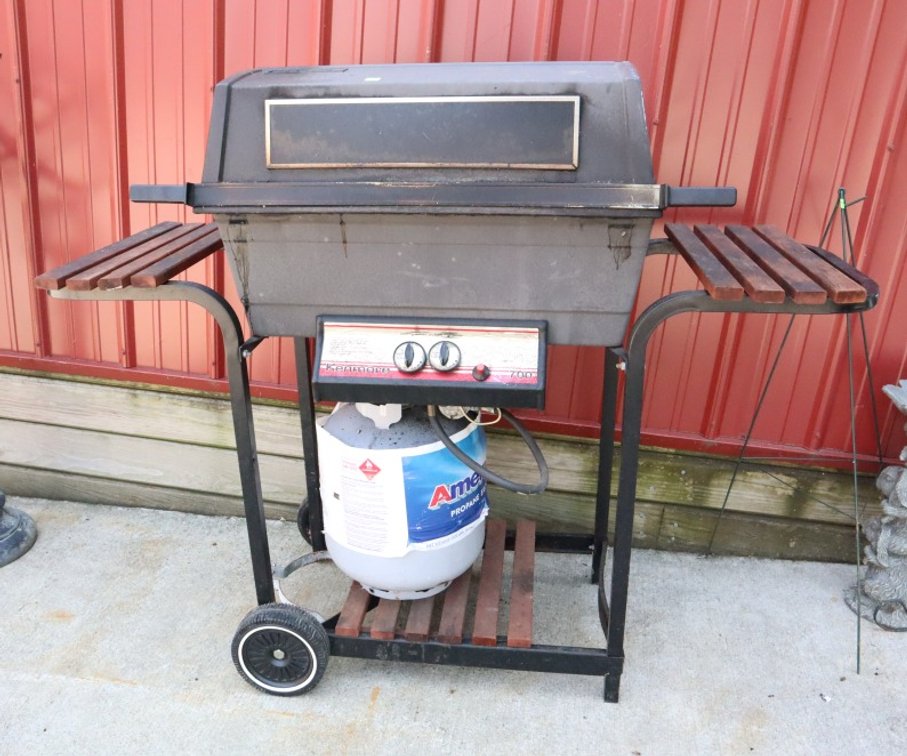 Kenmore Gas Grill With Propane Tank