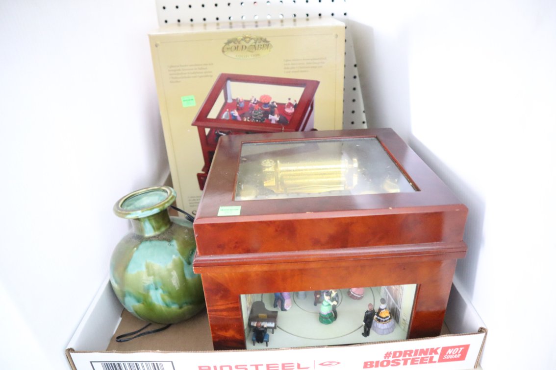 Showcase Music Boxes