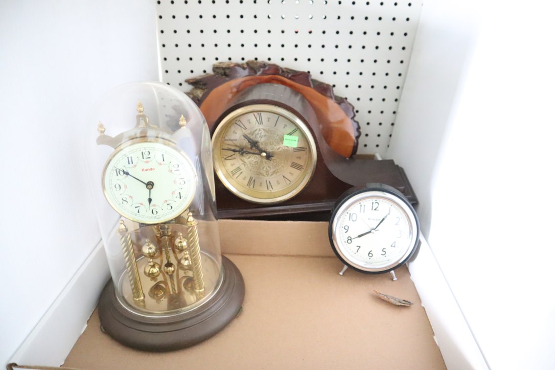 Group of Collectible Clocks, Battery Mantle Clock