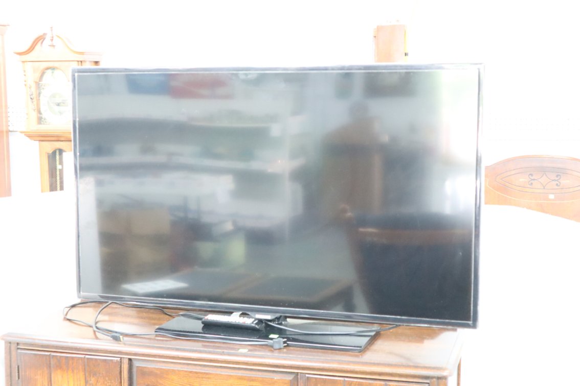 Samsung 50-In Tv With Remote