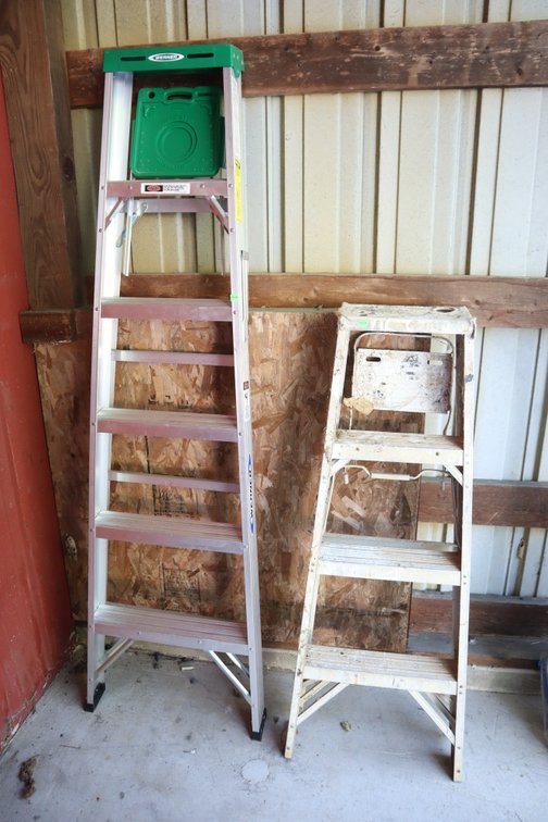 4 Ft and 6 Ft Step Ladder