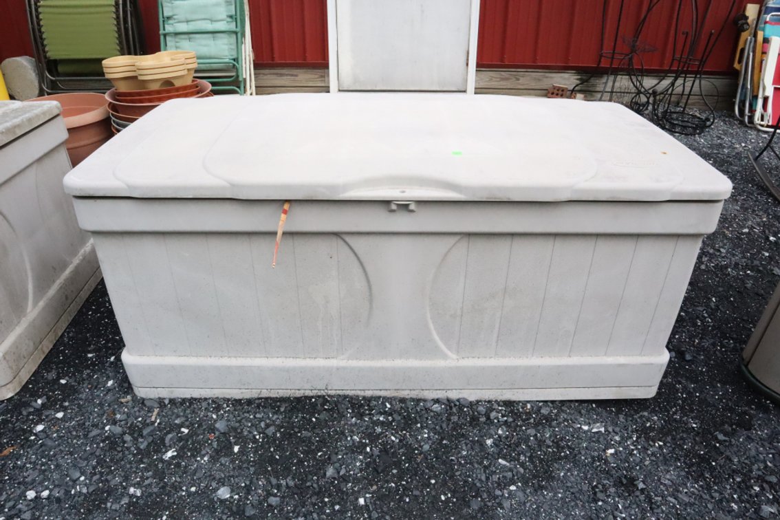 Suncast Outdoor Storage Box With Chair Cushions