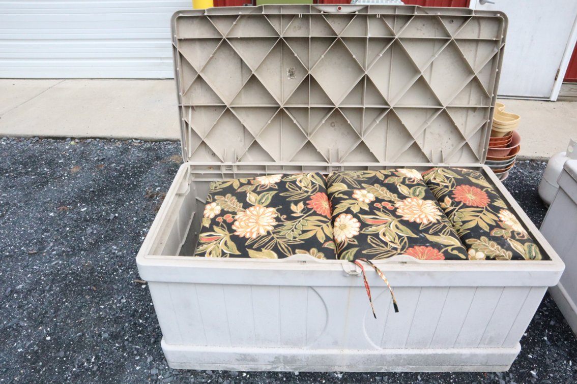 Suncast Outdoor Storage Box With Chair Cushions