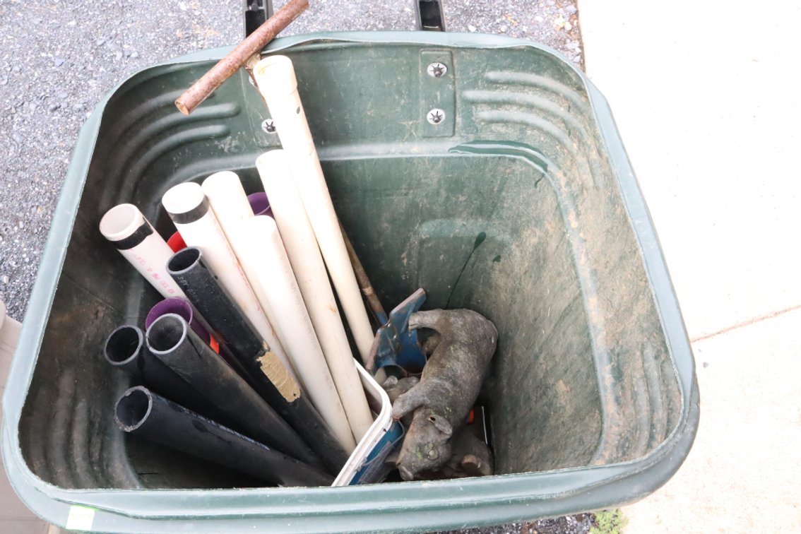 Plastic Trash Can, Beach Rod Holders, Pig Lawn Ornaments
