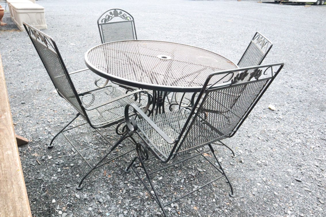 Wrought Iron Patio Chair With 4 Coil Spring Chairs