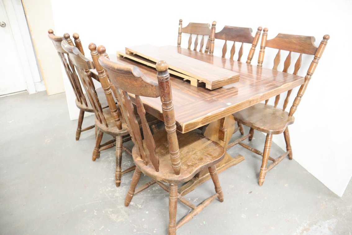 Dining Table With Two Extension Leaves and 6 Chairs