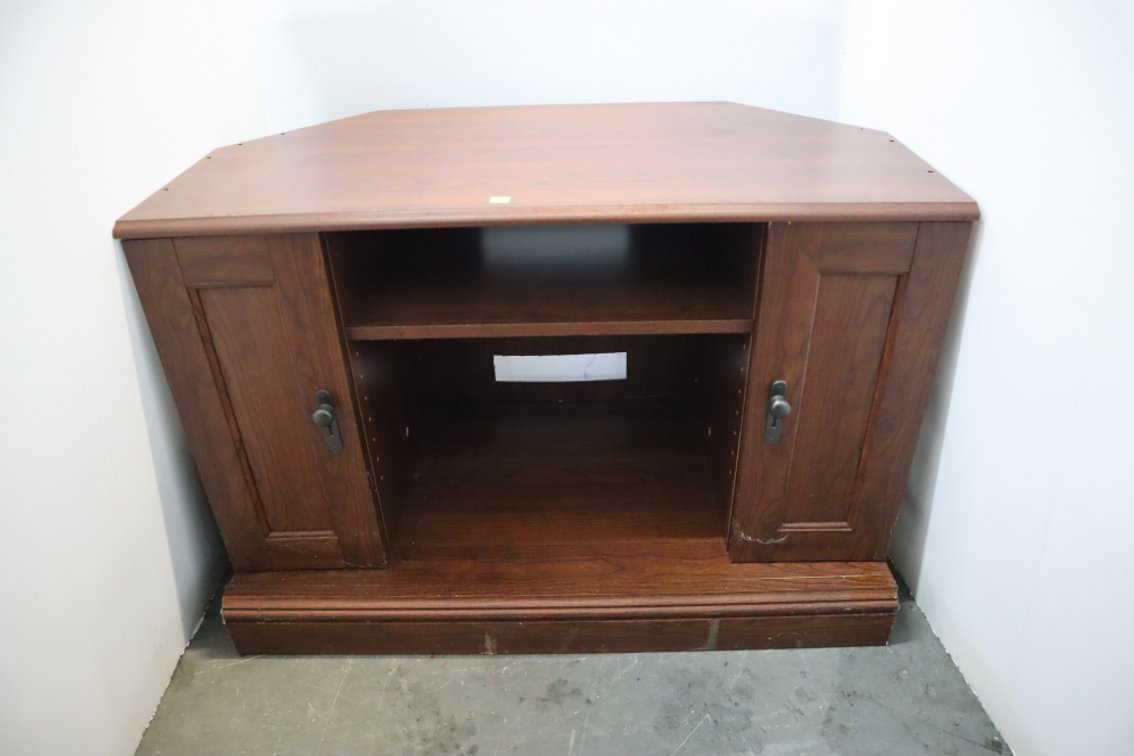 Pressboard Tv Stand