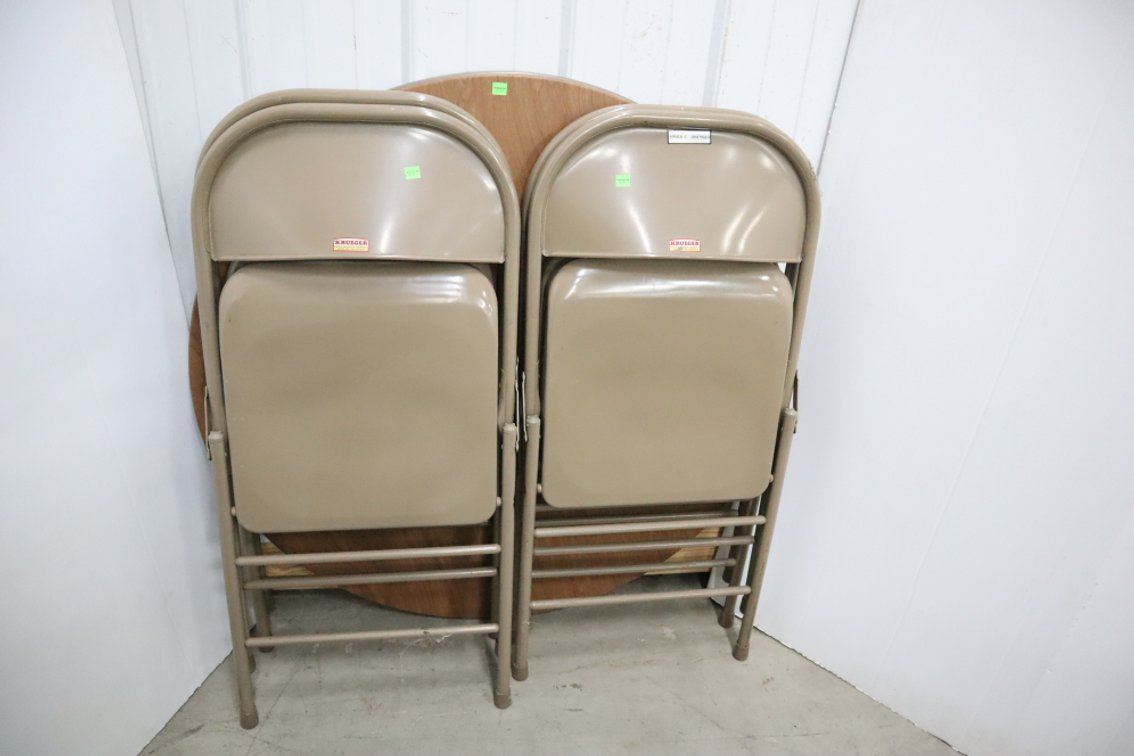 Round Folding Table With 4 Metal Chairs
