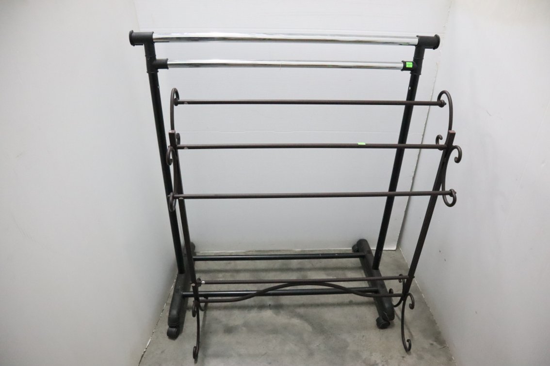 Adjustable Clothes Rack and Metal Quilt Rack