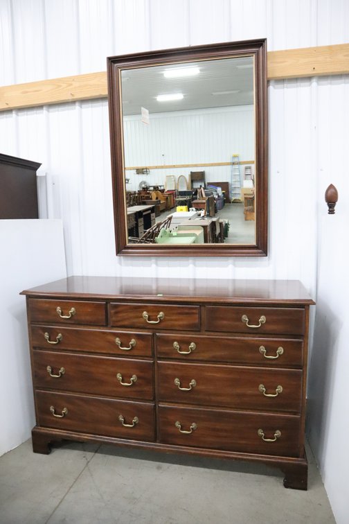 Henkel Harris Mahogany Dresser With Wall Mirror