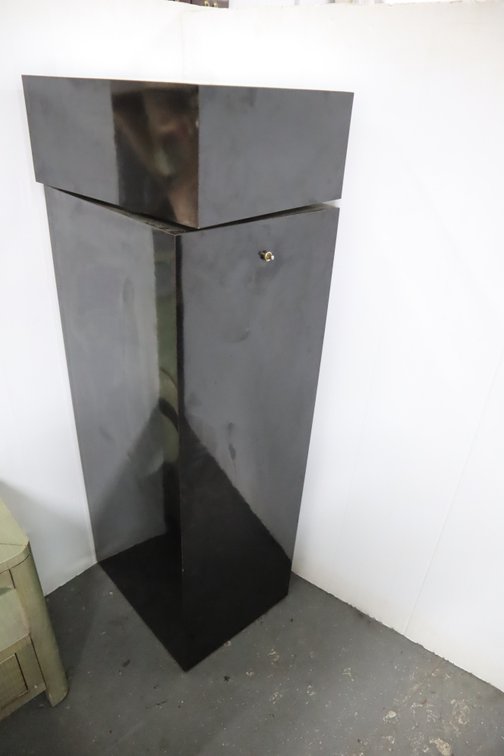 Pedestal Lamp With Rotating Top