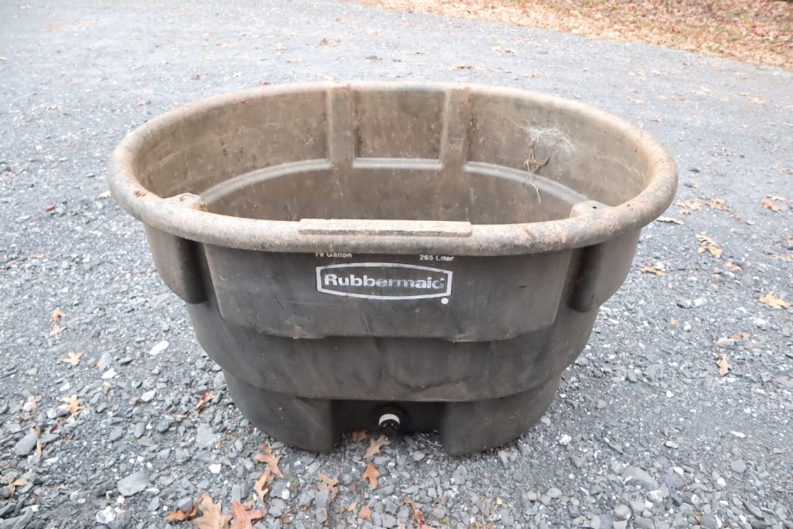 Rubbermaid 70 Gallon Stock Tank