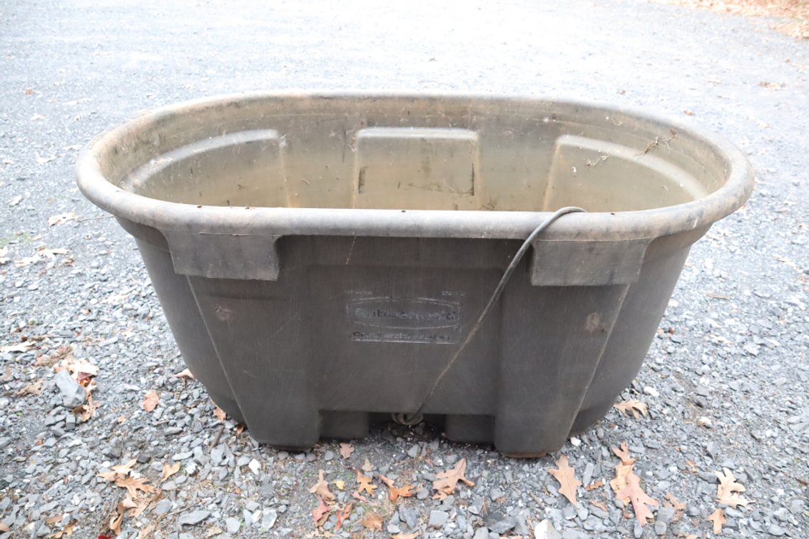 Rubbermaid 100 Gallon Stock Tank With Tank Heater