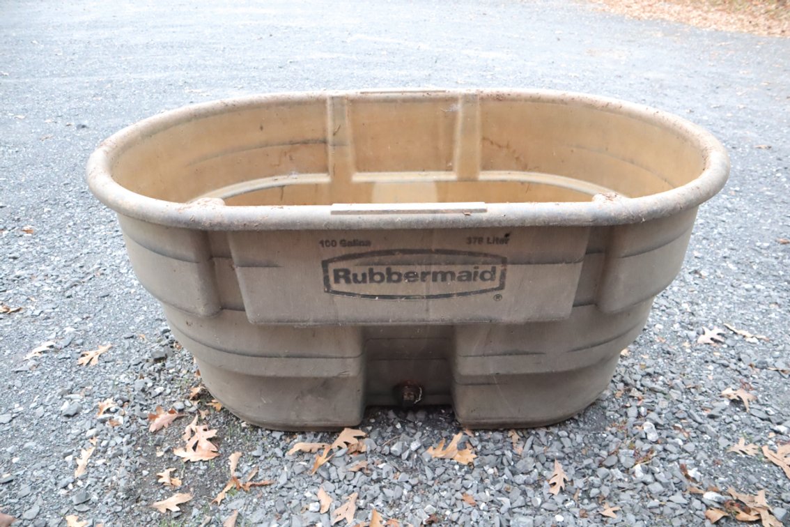Rubbermaid 100 Gallon Stock Tank
