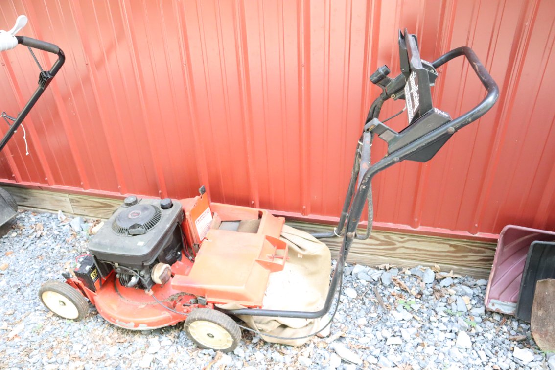 Simplicity Self-Propelled Push Mower