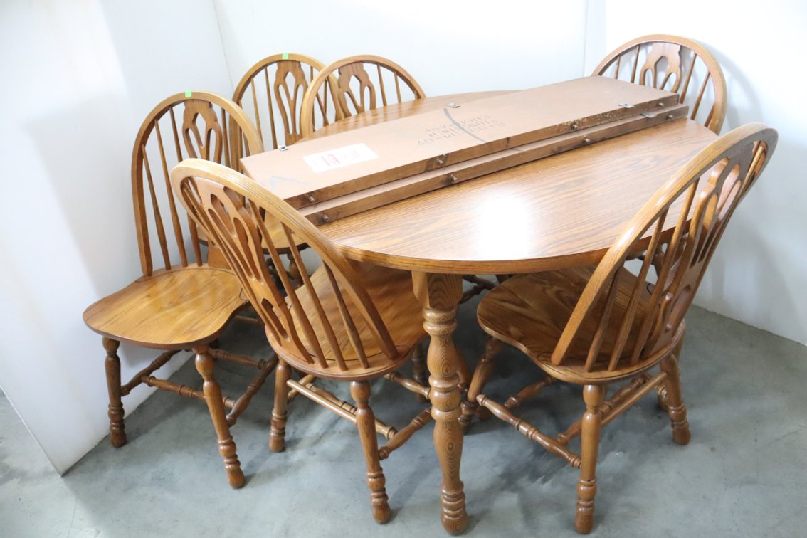 Dining Table With 2 Extension Leaves and 6 Chairs