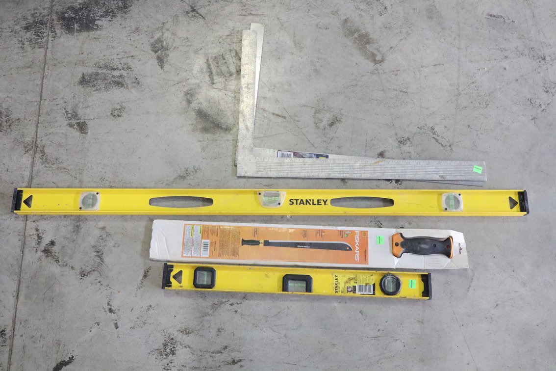 Levels and Fiskars Machete