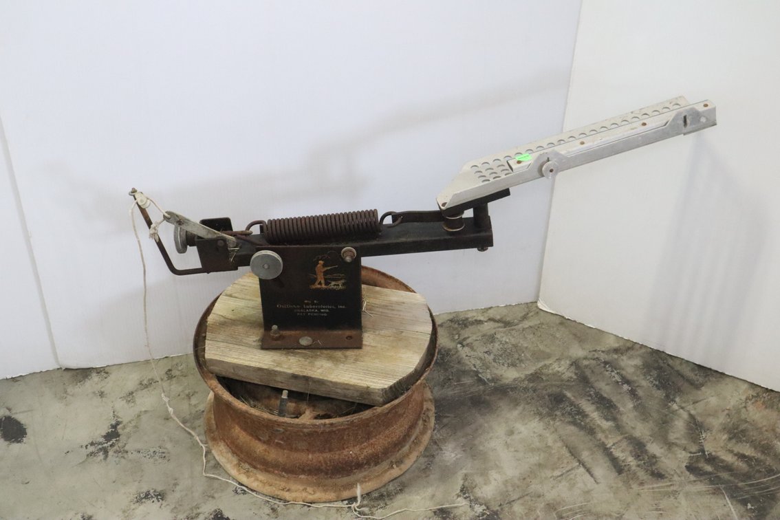 Clay Pigeon Thrower