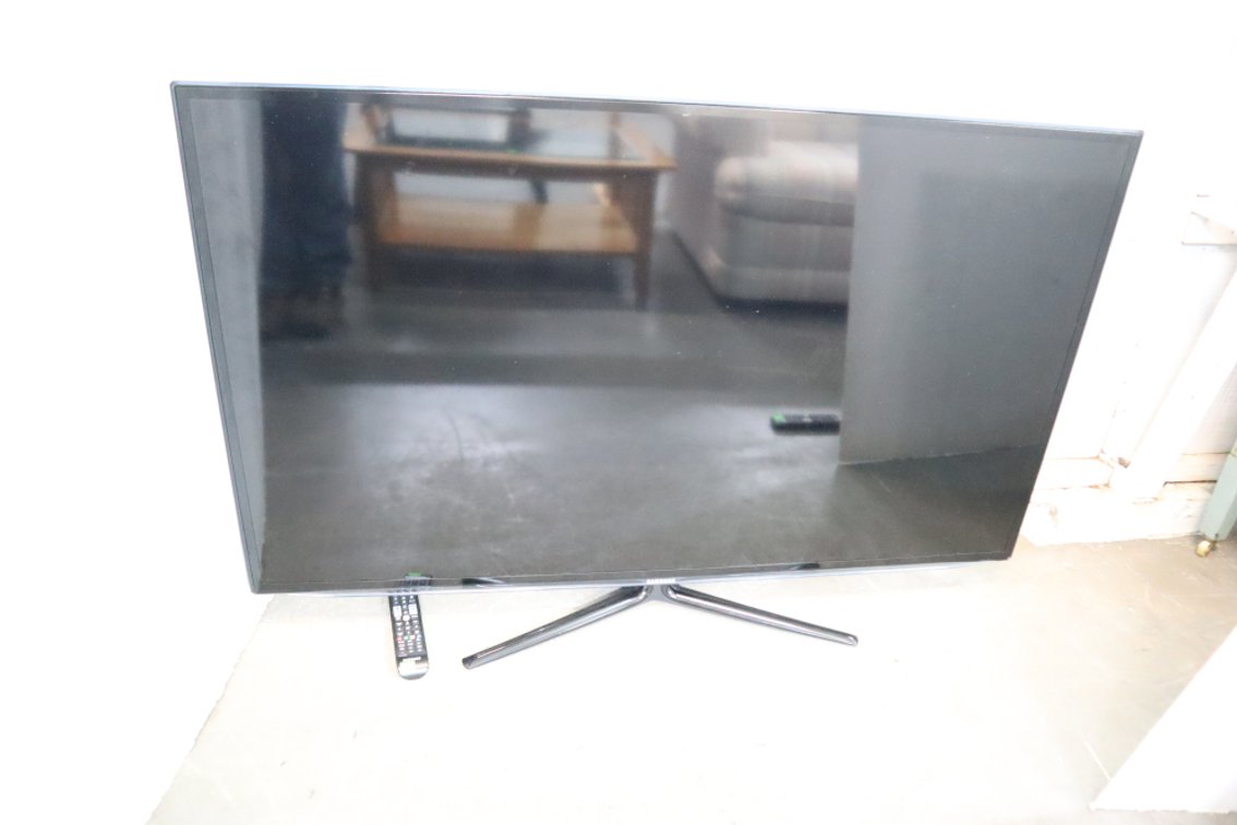 Samsung 55-In Tv With Remote