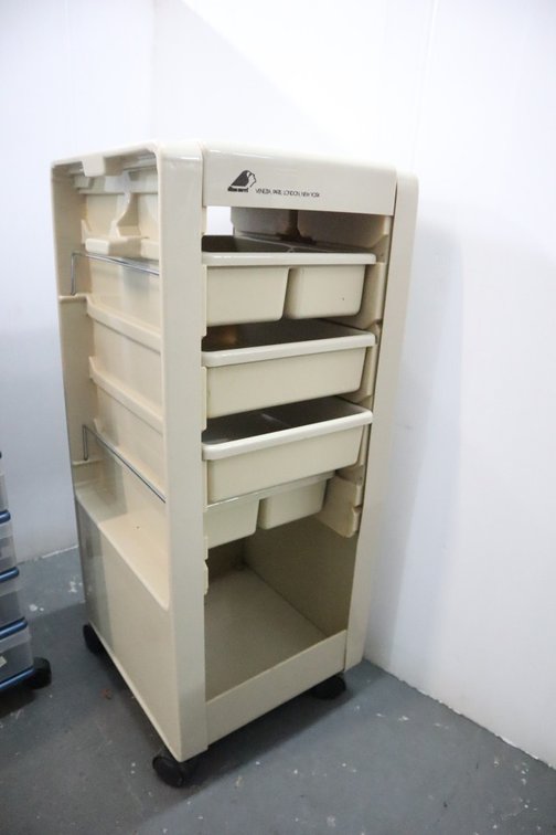 Plastic Salon Organizer