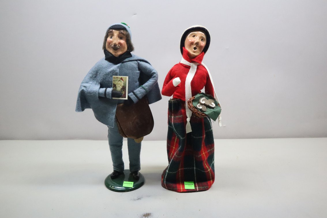 Byers' Choice Carolers