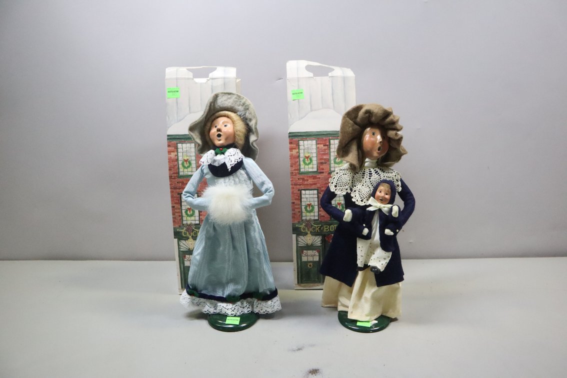Byers' Choice Carolers