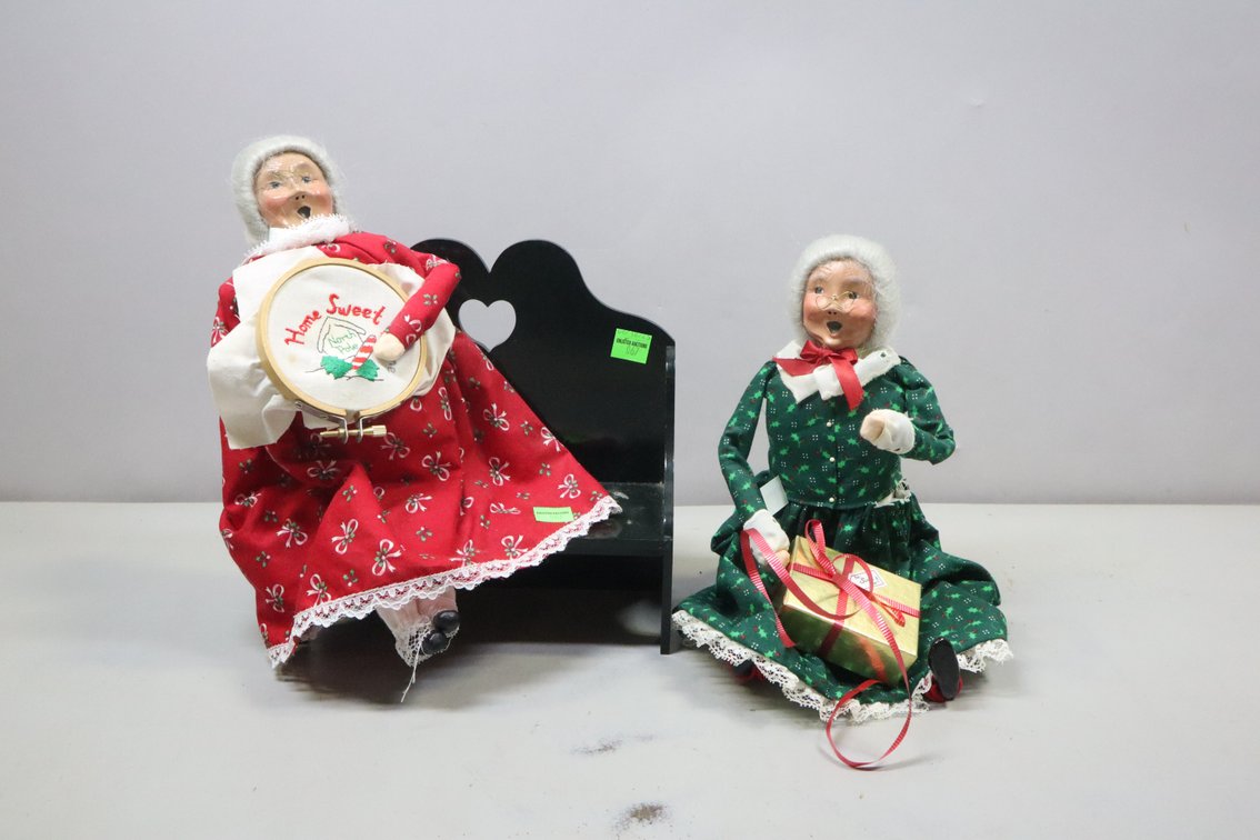 Byers' Choice Carolers