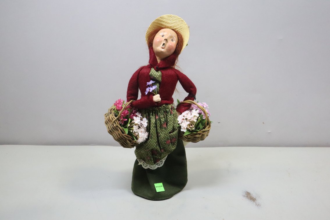 Byers' Choice Caroler